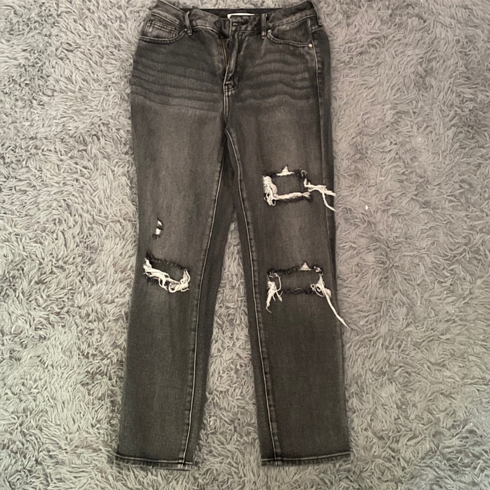 Black, mom jeans. In great condition!! Worn once.